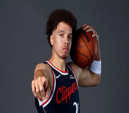 組織和串聯(lián)能力相當(dāng)不錯，快船第三陣容中還隱藏著一個小保羅