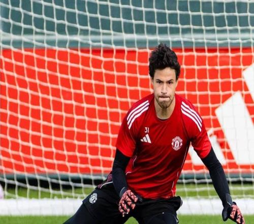 實力出色霸氣十足！曼聯(lián)新門將發(fā)揮出色，社媒賬號粉絲暴漲400%