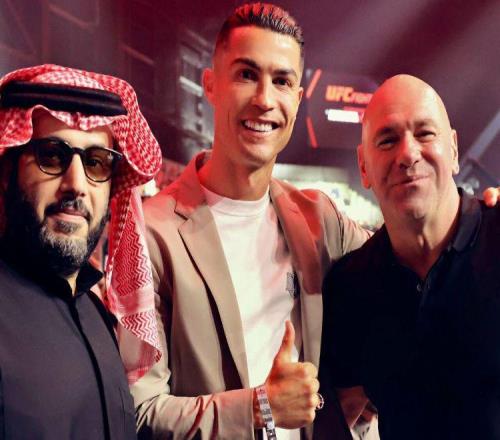 曼聯(lián)新收購(gòu)傳聞?wù)嫦嘟颐?，曝阿?lián)酋財(cái)團(tuán)考慮報(bào)價(jià)！格雷澤估值52億